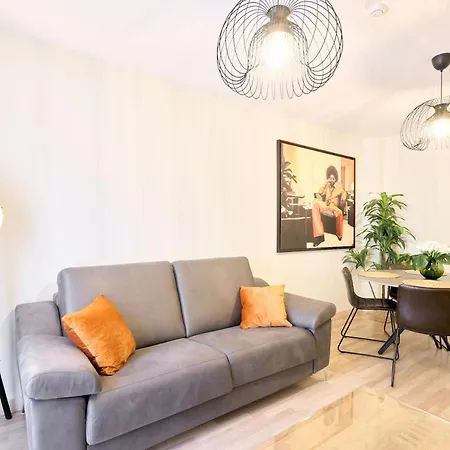 - Parking Gratis Апартаменты Саламанка